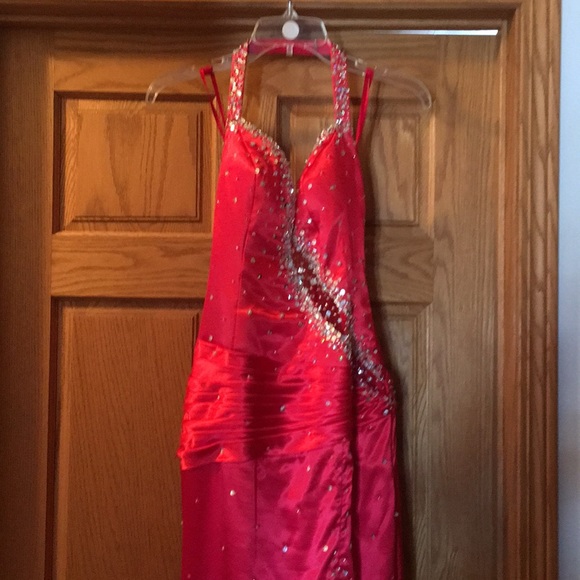 Beautiful Prom or Senior Ball Dress - Picture 4 of 8